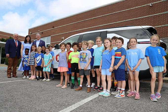 Collins and her class are pictured with Alfa Insurance and Alabama Farmers Federation President Jimmy Parnell and Rep. David Faulkner, R-Mountain Brook.